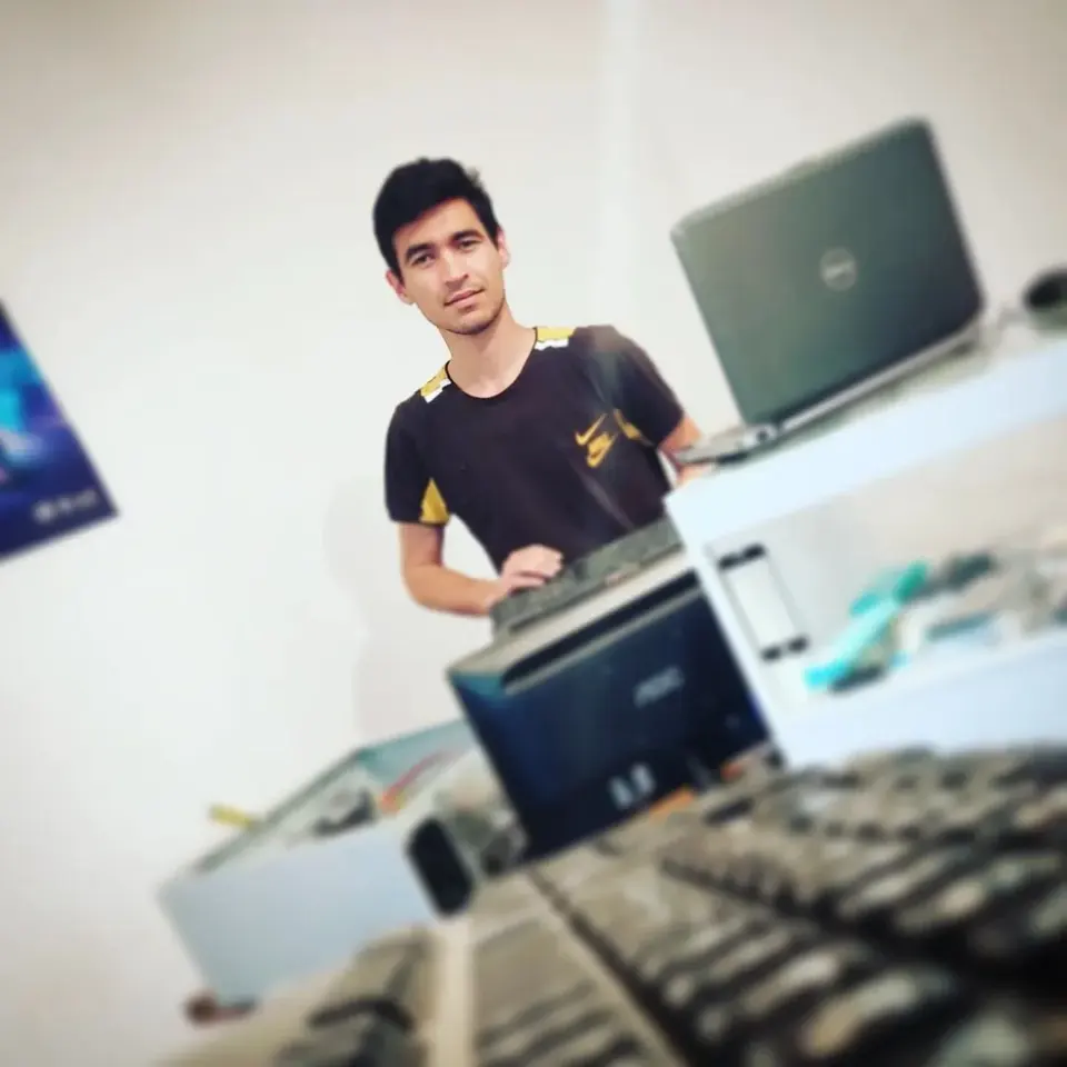 کامپیوتر و موبایل AK