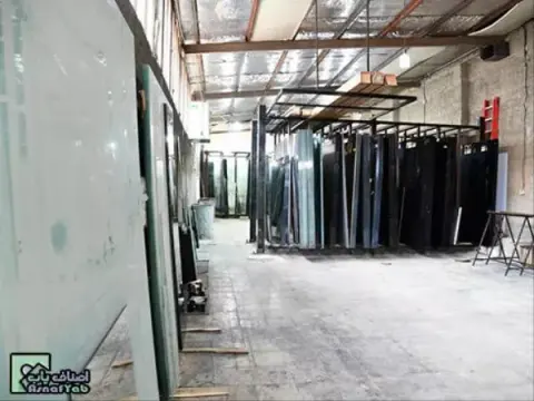 شیشه و آینه قائم