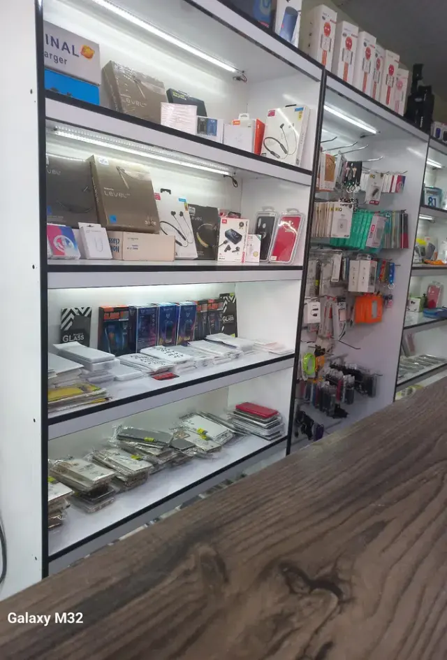 فروشگاه وتعمیرگاه موبایل بهرنگ