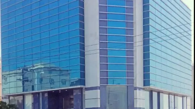 بلوار باهنرروبروی هتل آوینا