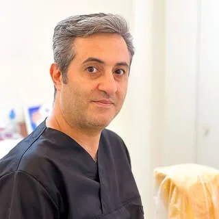 دکتر علیرضا سالاری | جراح - دندانپزشک