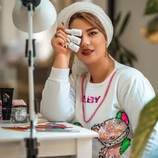 elham Akbari/مدرس کاشت ناخن