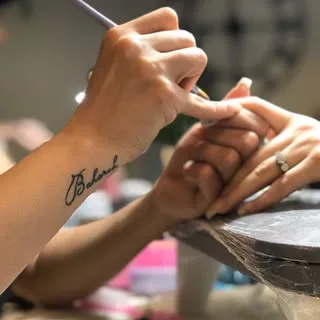 خدمات تخصصی ناخن بـــهار