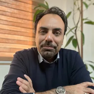 اشکان شریفی‌ ~