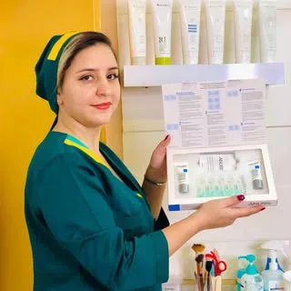 سپیده آزادی/فیشال و پاکسازی پوست