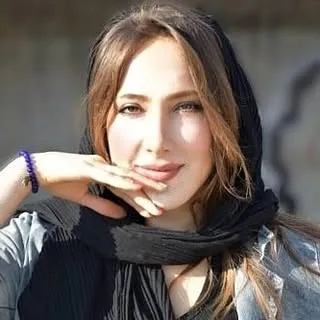 فرزانه کاوسی