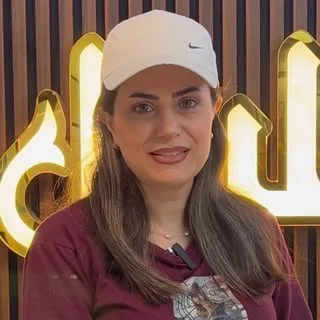 مرکز تخصصی کاشت ناخن اکلیل طلایی