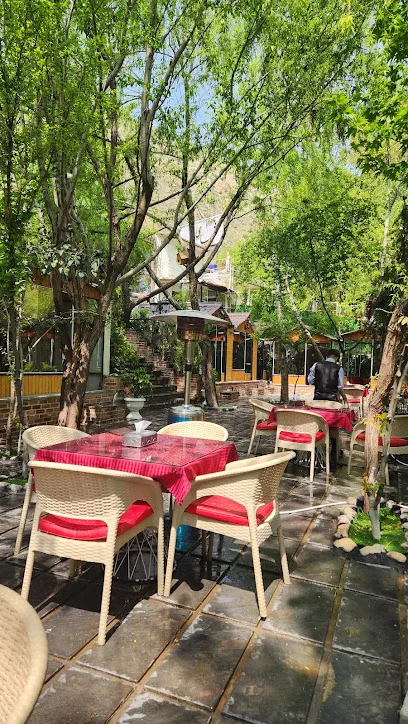 باغ رستوران مهستان فشم