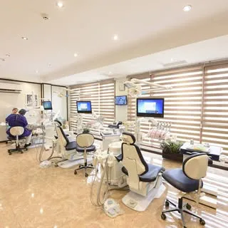 دندان پزشک / دکتر حمید آهنگری