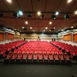 سینما تئاتر دزاشیب