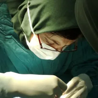 دكترآرزو آستركي فوق تخصص شبكيه  وليزر چشم