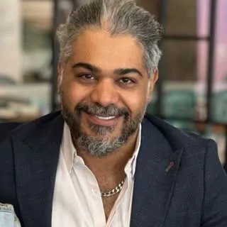 دکتر فاروق پارسی پور | جراح و متخصص چشم و زیبایی پلک