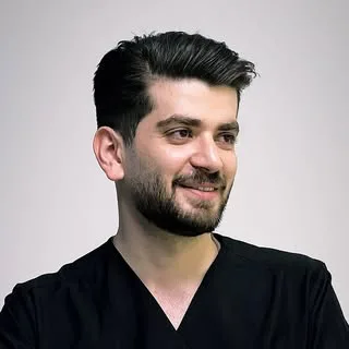 دکتر علیرضا رفیعی | لب روسی، بوتاکس چشم گربه‌ای