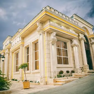 عمارت ، باغ ، تالار