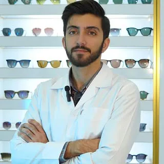 کلینیک اپتومتری آستیگمات | امیررضا عزیزی