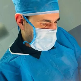 دکتر امیرحسین آقاجانی/جراح و فوق تخصص چشم