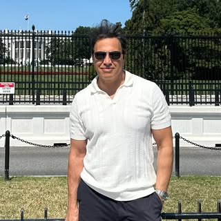 دکتر حمیدرضانوری/جراح بینی سبک طبیعی/ترمیمی بینی/بینی گوشتی