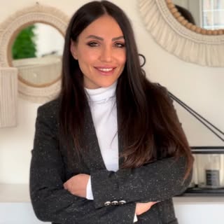 ركسانا ظهيري ن.پ : ٤٠٩٥-ت فارغ التحصيل دانشگاه تهران