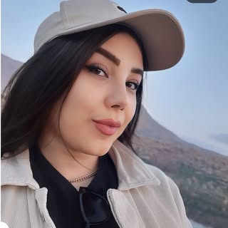 طراحی و هنرمند ناخن آرایی