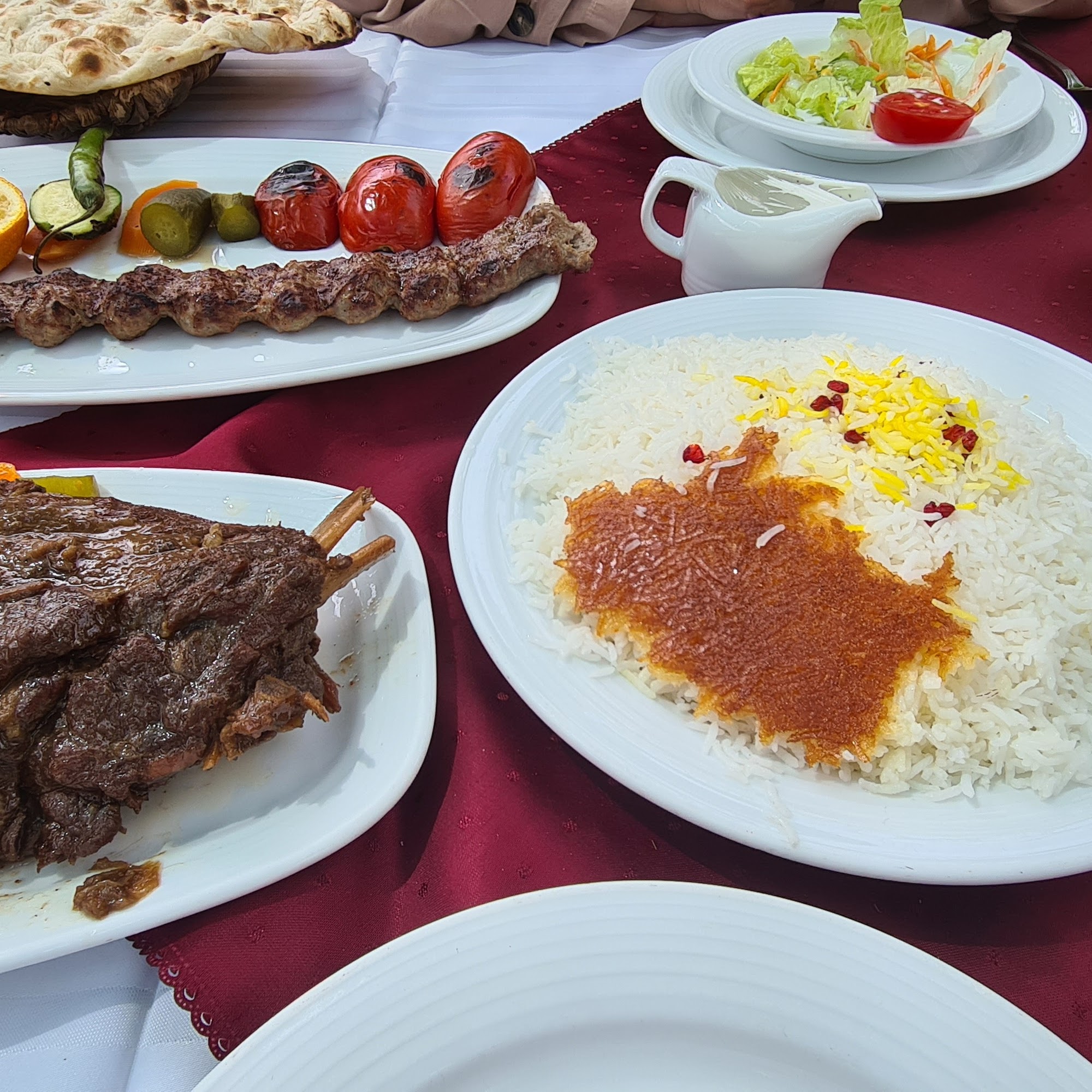 Mahestan Shandiz Restaurant