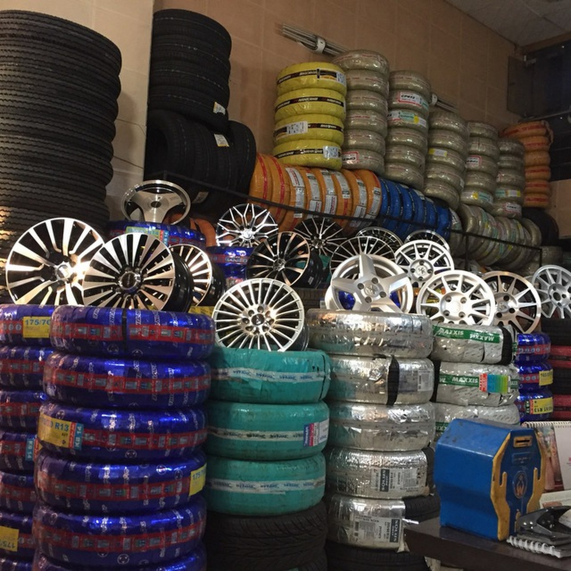 فروشگاه رینگ و لاستیک امیرحسین