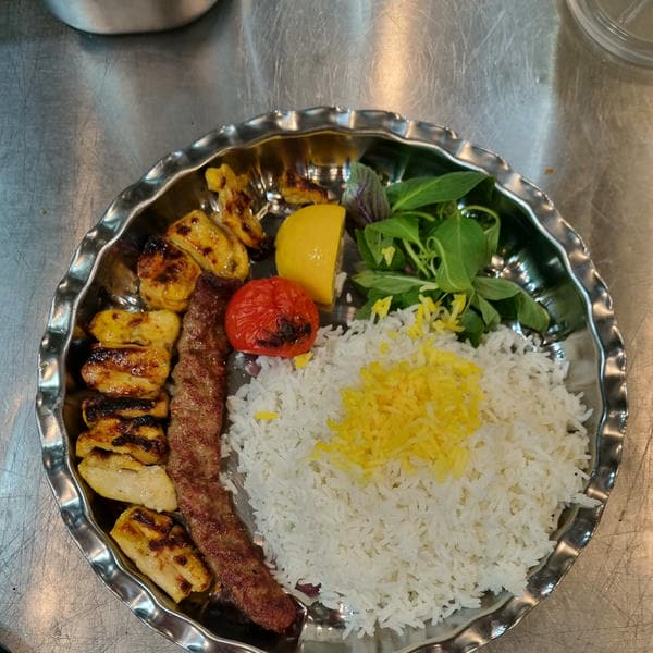 تهیه غذای ملک آباد