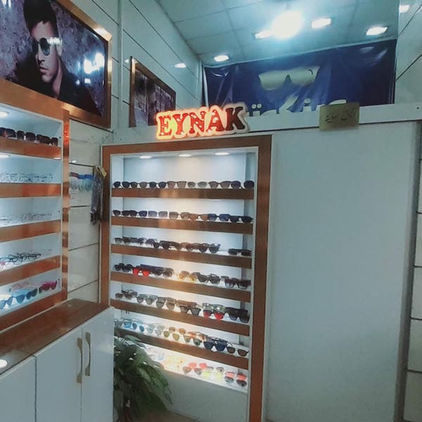 معاینه چشم و عینکسازی آیهان