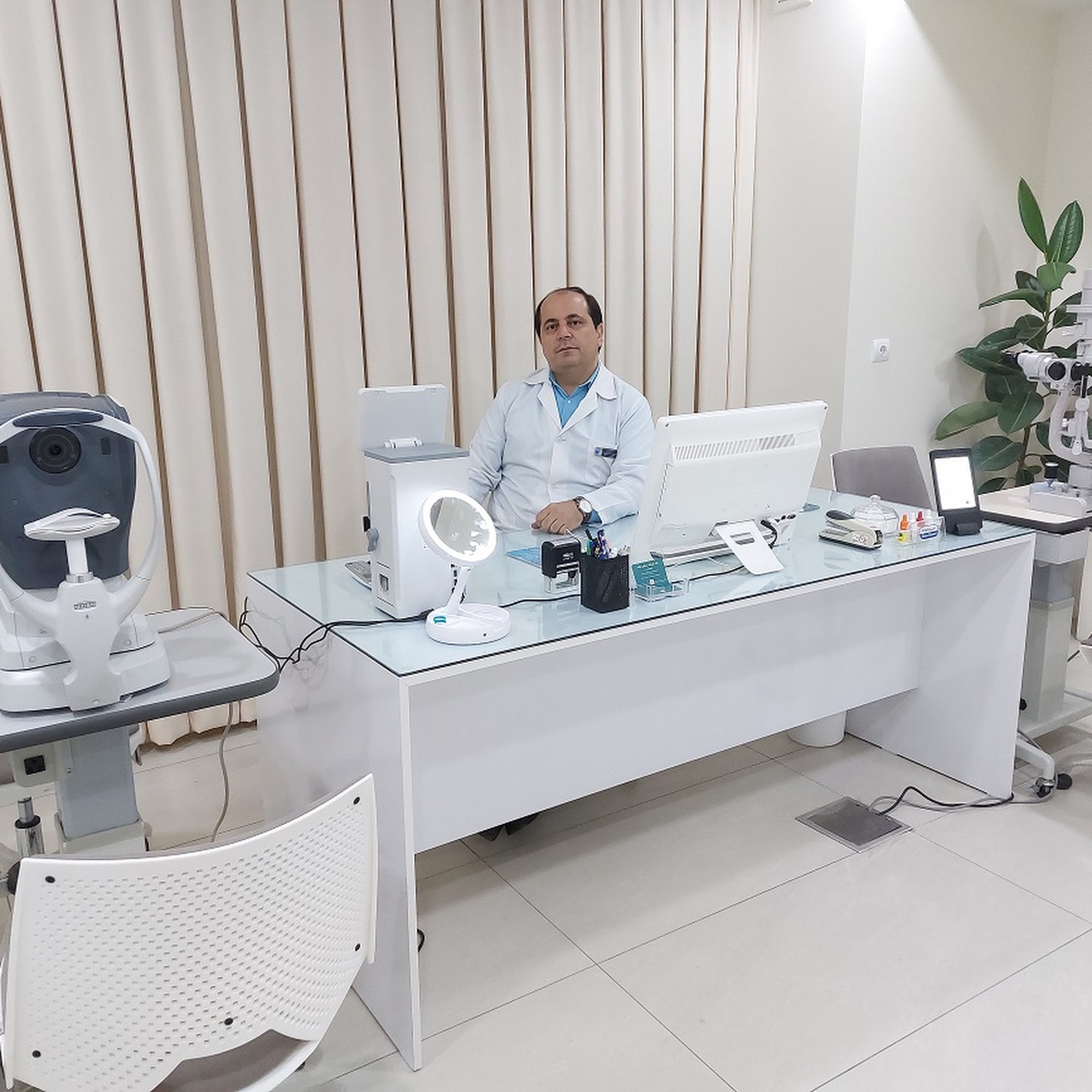 مطب دکتر فرشاد عسکری زاده دکترای تخصصی اپتومتری و علوم بینائی
