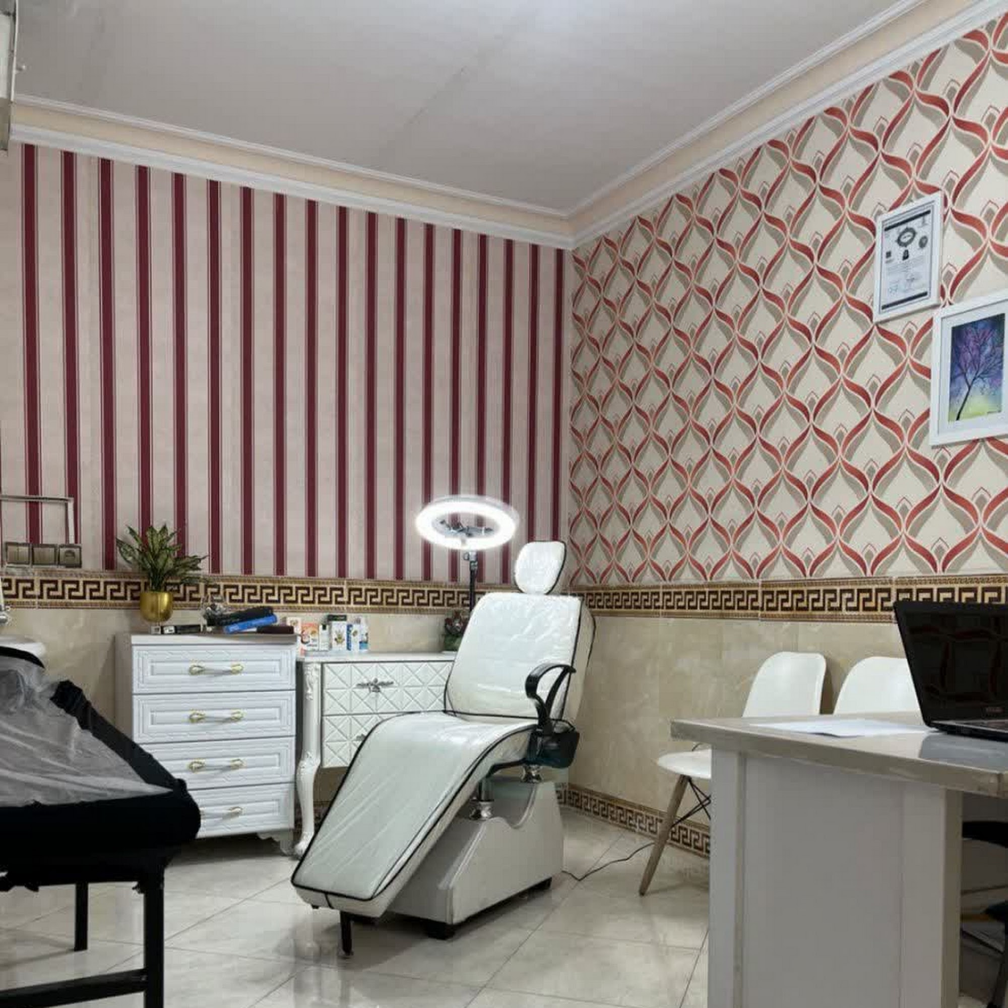 کلینیک لیزر و پزشکی ژینوس اسلامشهر