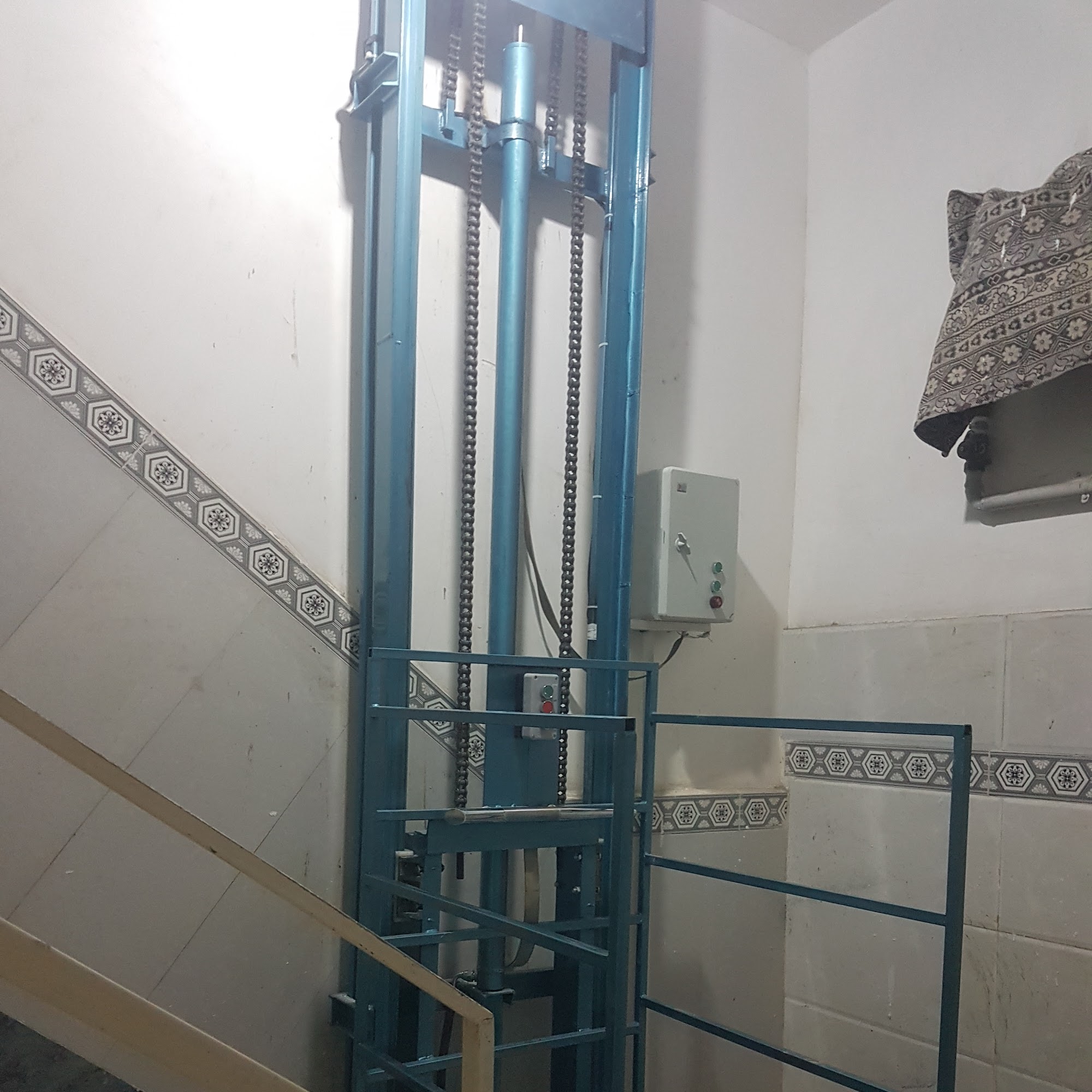 بیستون بالابر