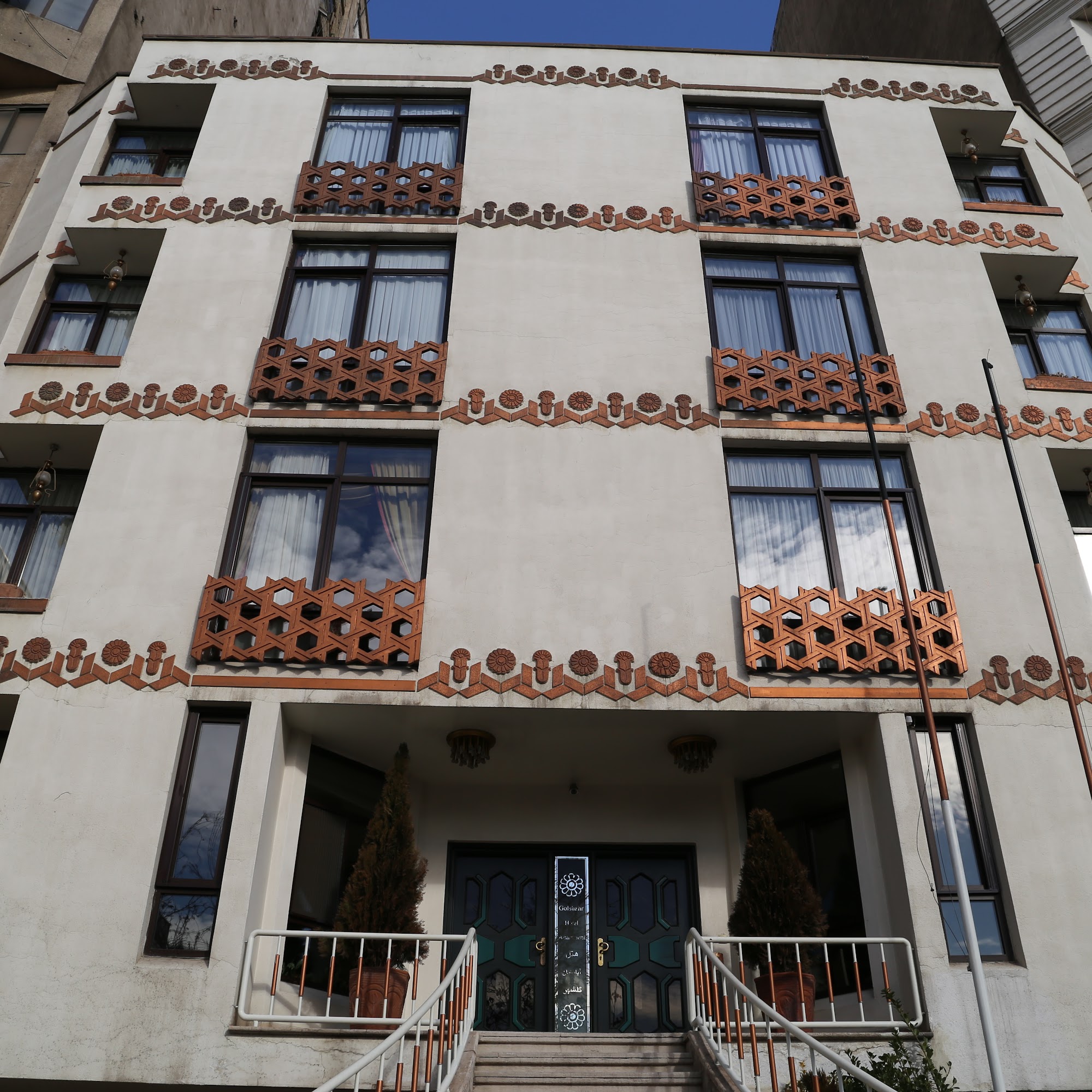 Golshahr Apartment Hotel
