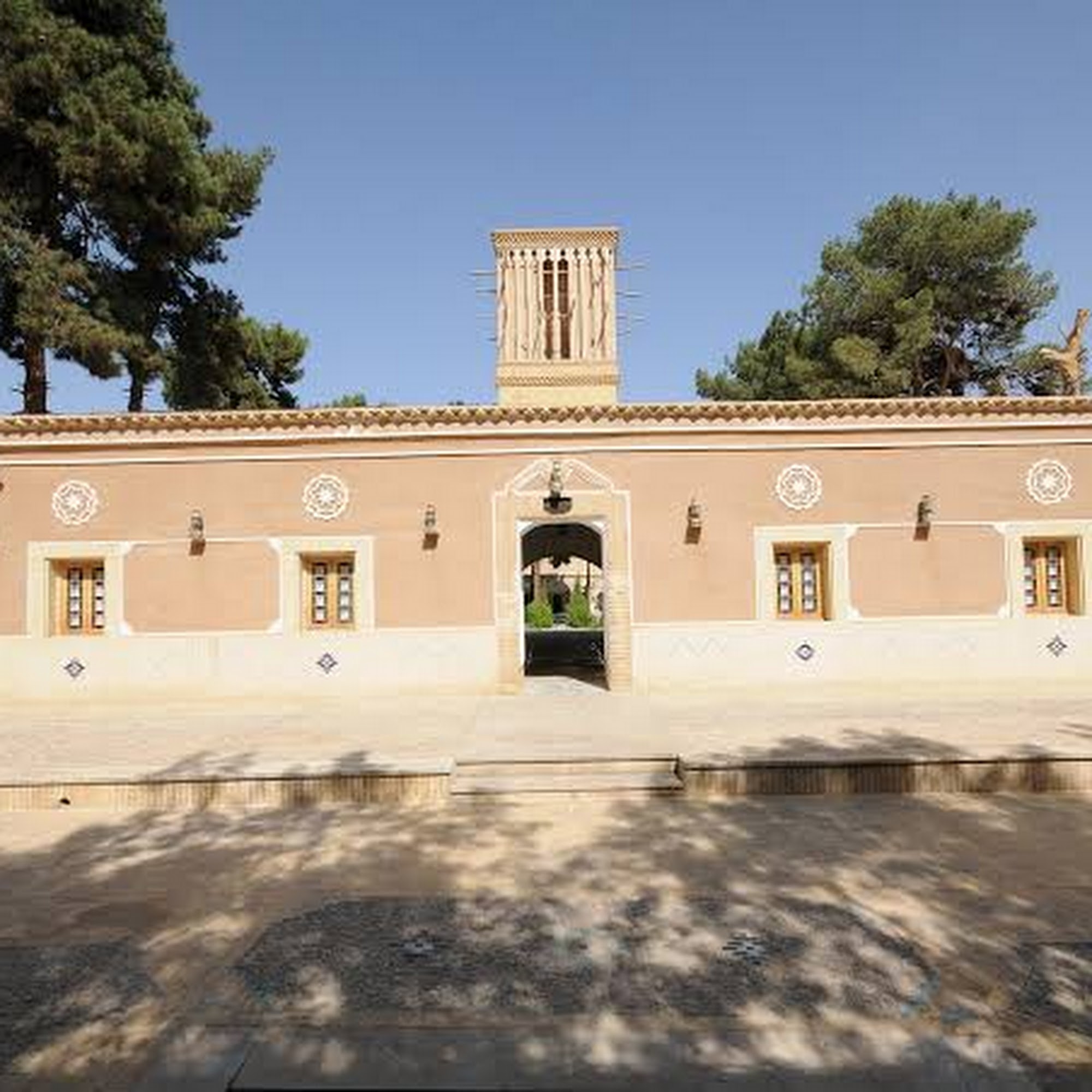 Moshir al-Mamalek Garden Hotel