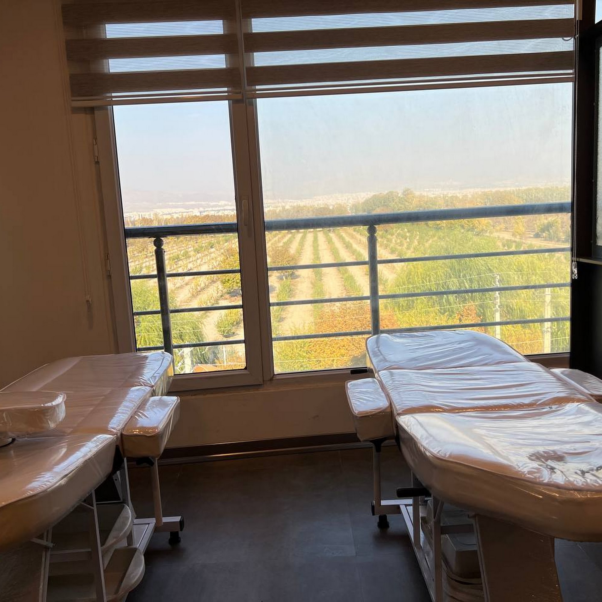 کلینیک پوست و زیبایی مهرتاج