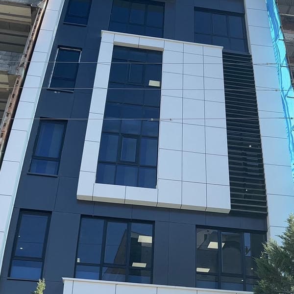 کلینیک پوست مو زیبایی دکتر بابک سلطانی