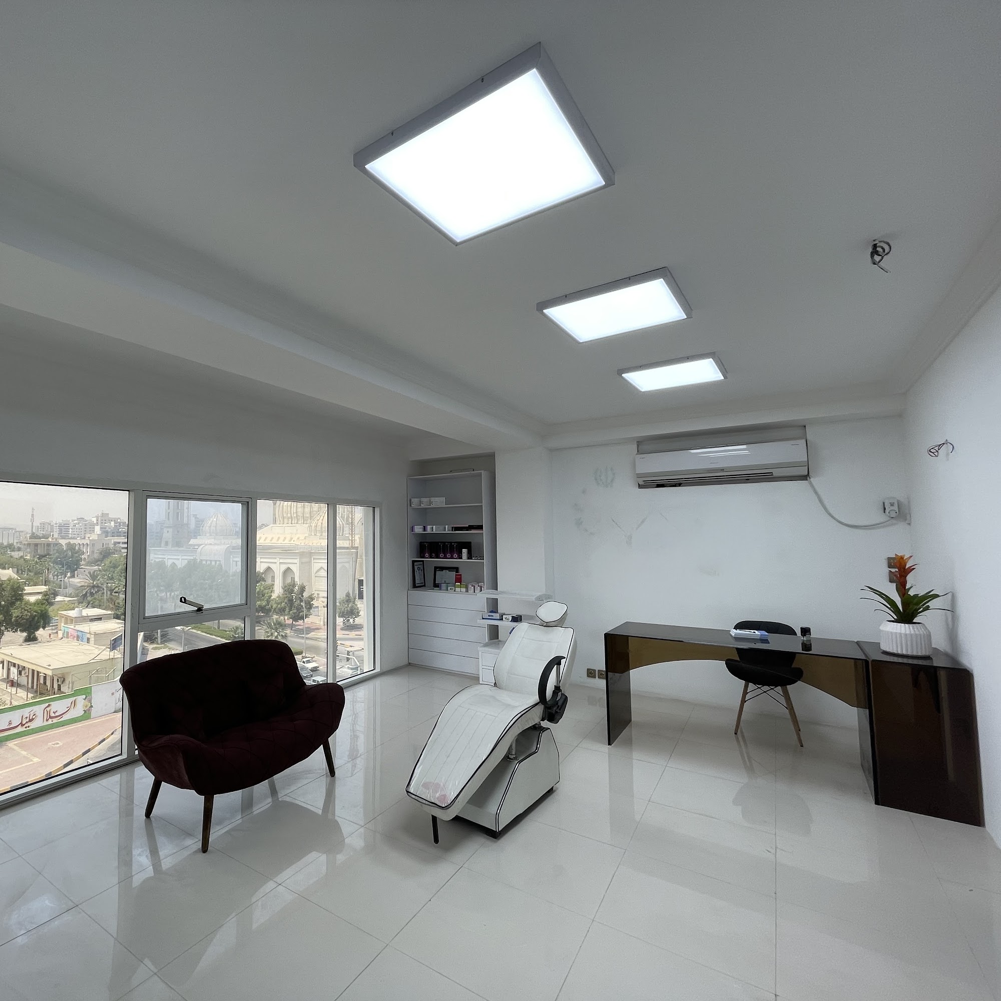 کلینیک تخصصی جراحی پوست، زیبایی و لیزر اکسیر