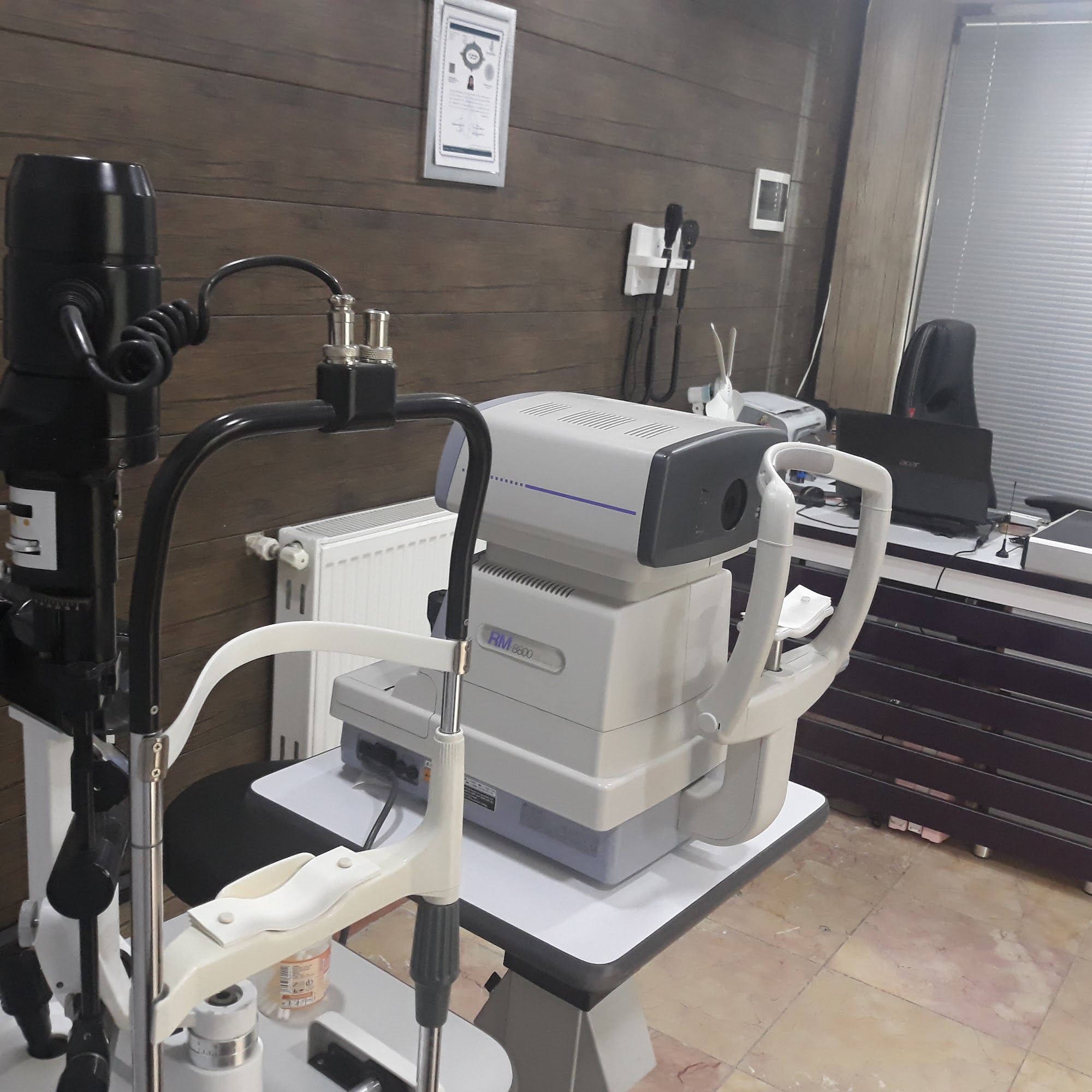 معاینه چشم و عینک نگاه اندیشه