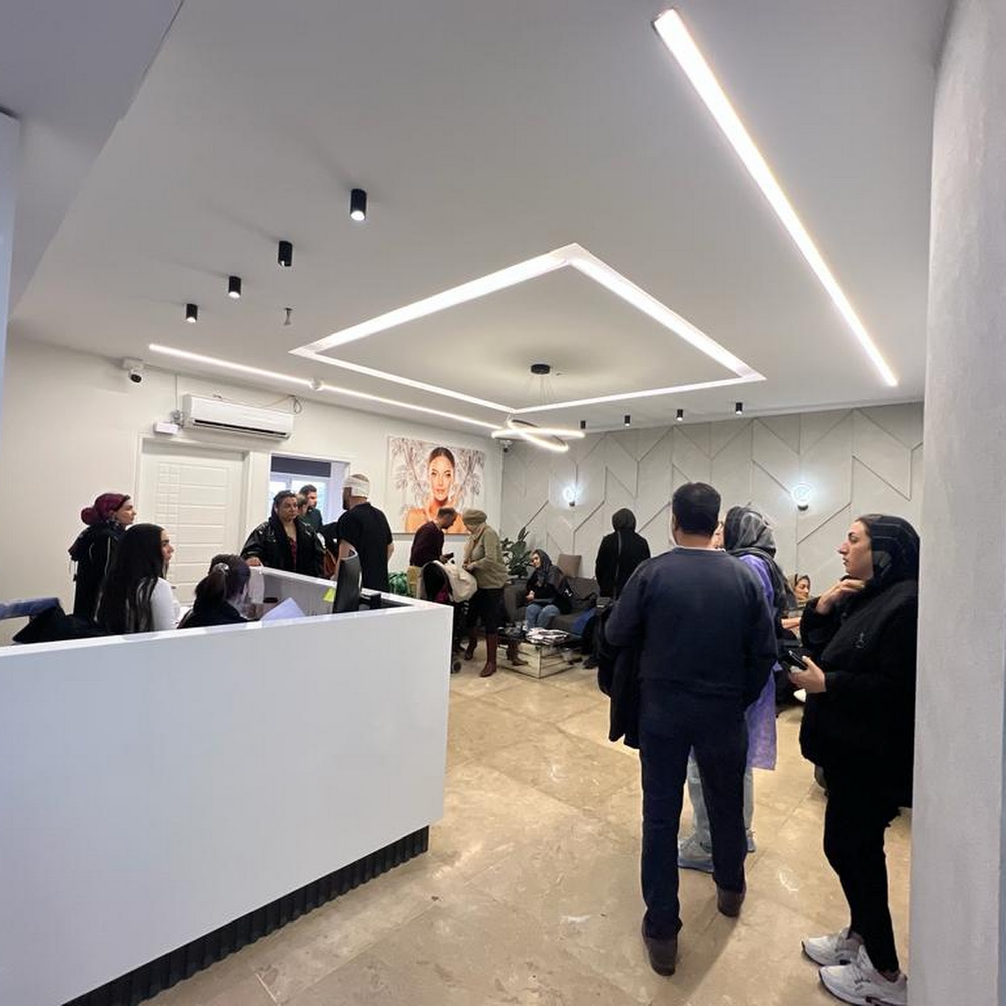 کلینیک تخصصی لیزر و زیبایی و کاشت مو رویا