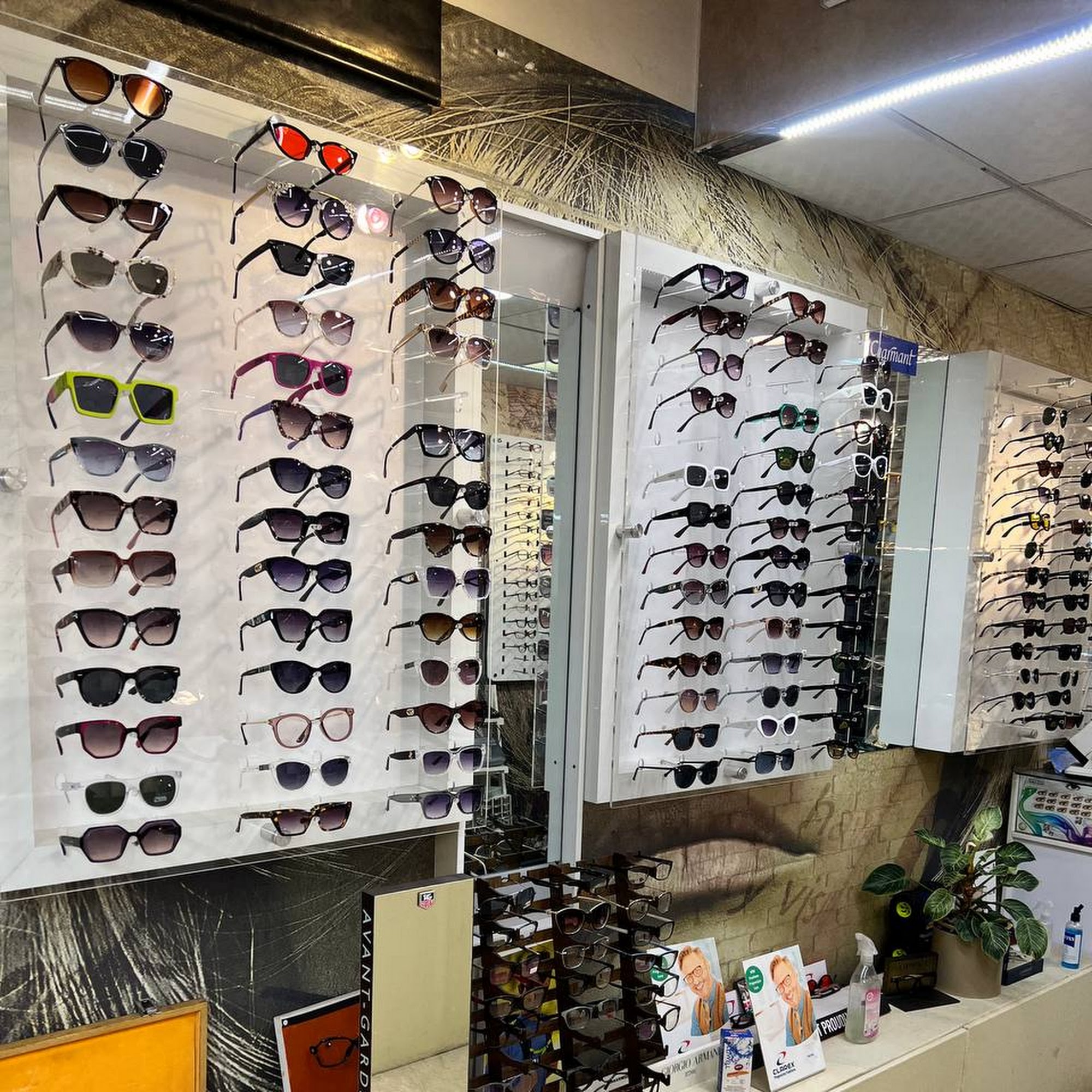عینک و معاینه چشم آس اندیشه