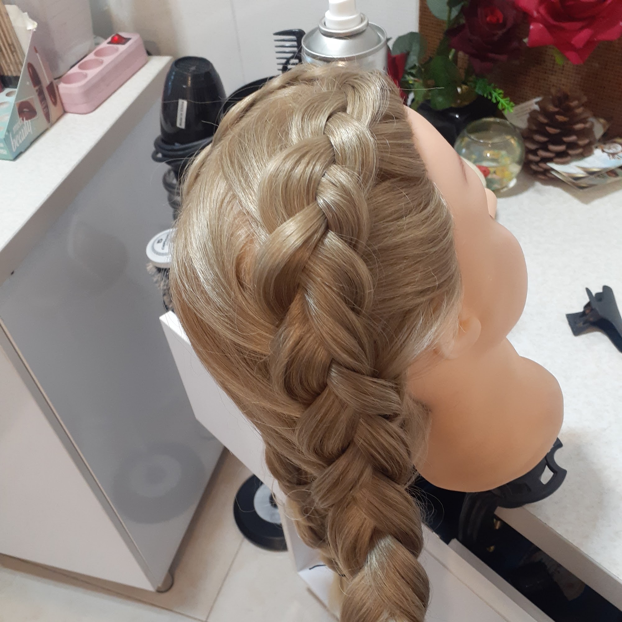 ارایشگاه بزک