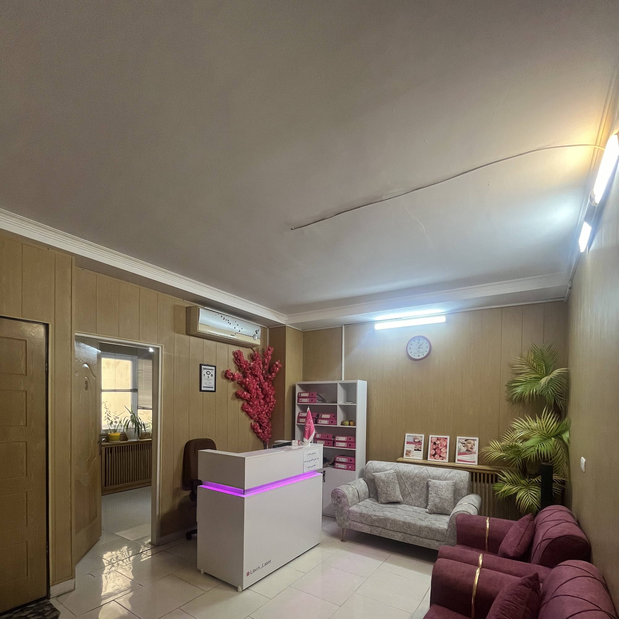 مرکز زیبایی و لیزر لیلاک- دکتر فرانک و فرناز کلانتری-طبقه هفتم