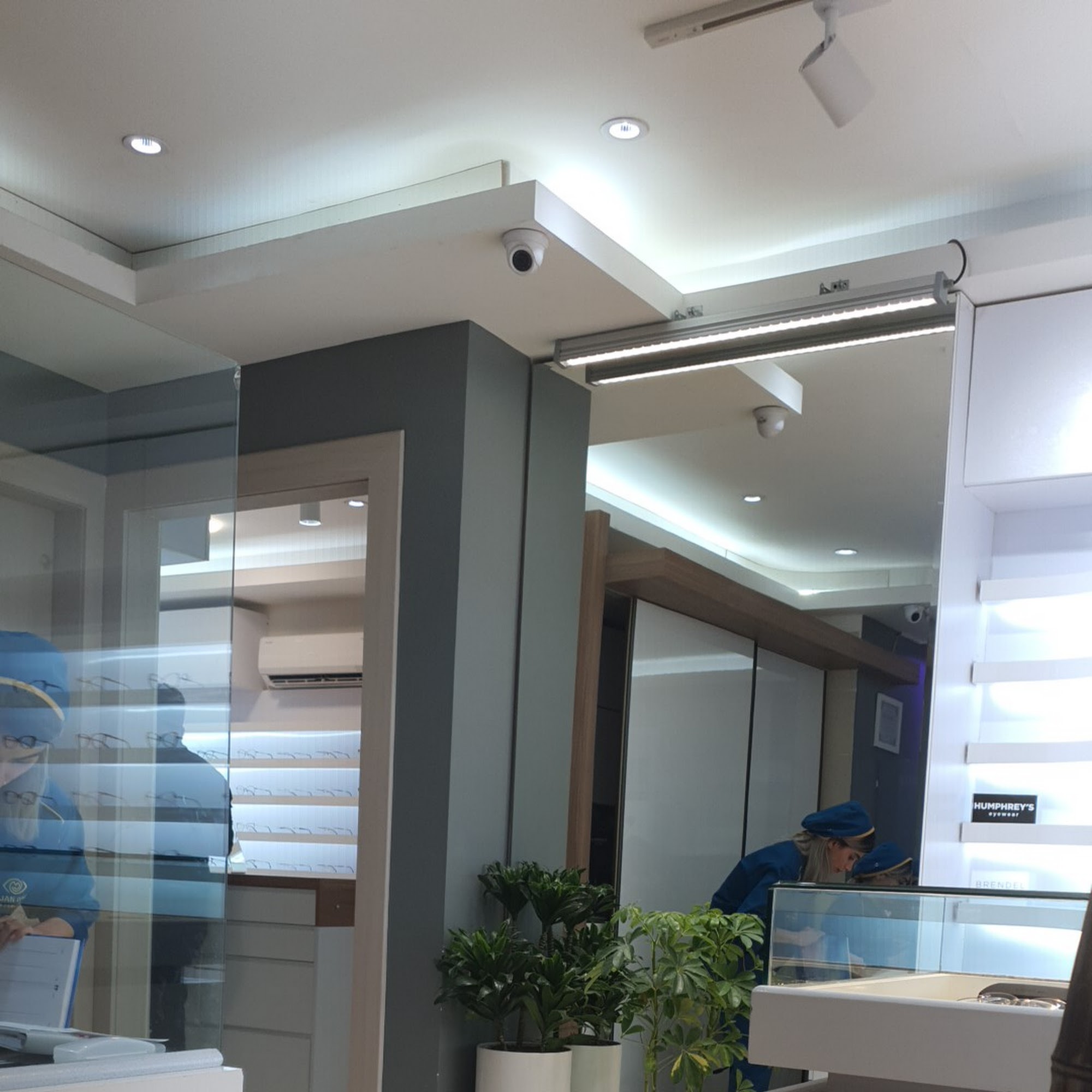 بینایی سنجی و عینک سازی آیریس