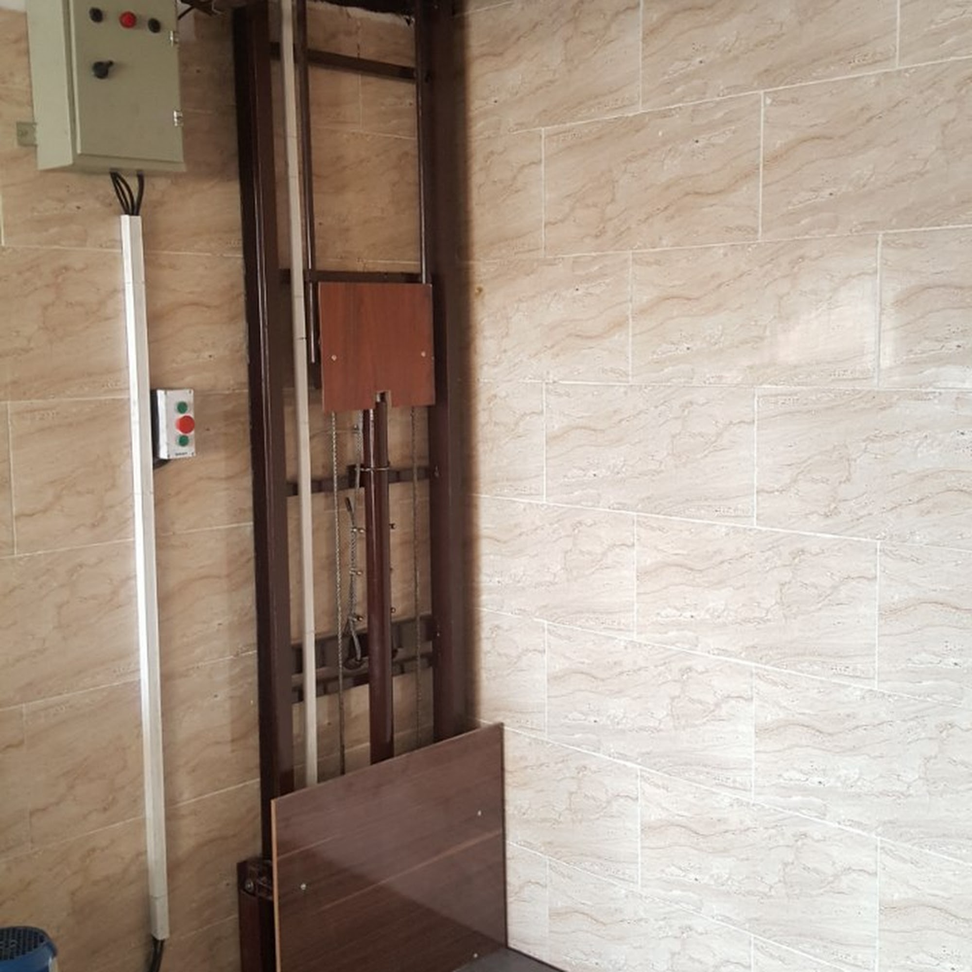 بالابر هیدرولیک گروه صنعتی تکنومهر