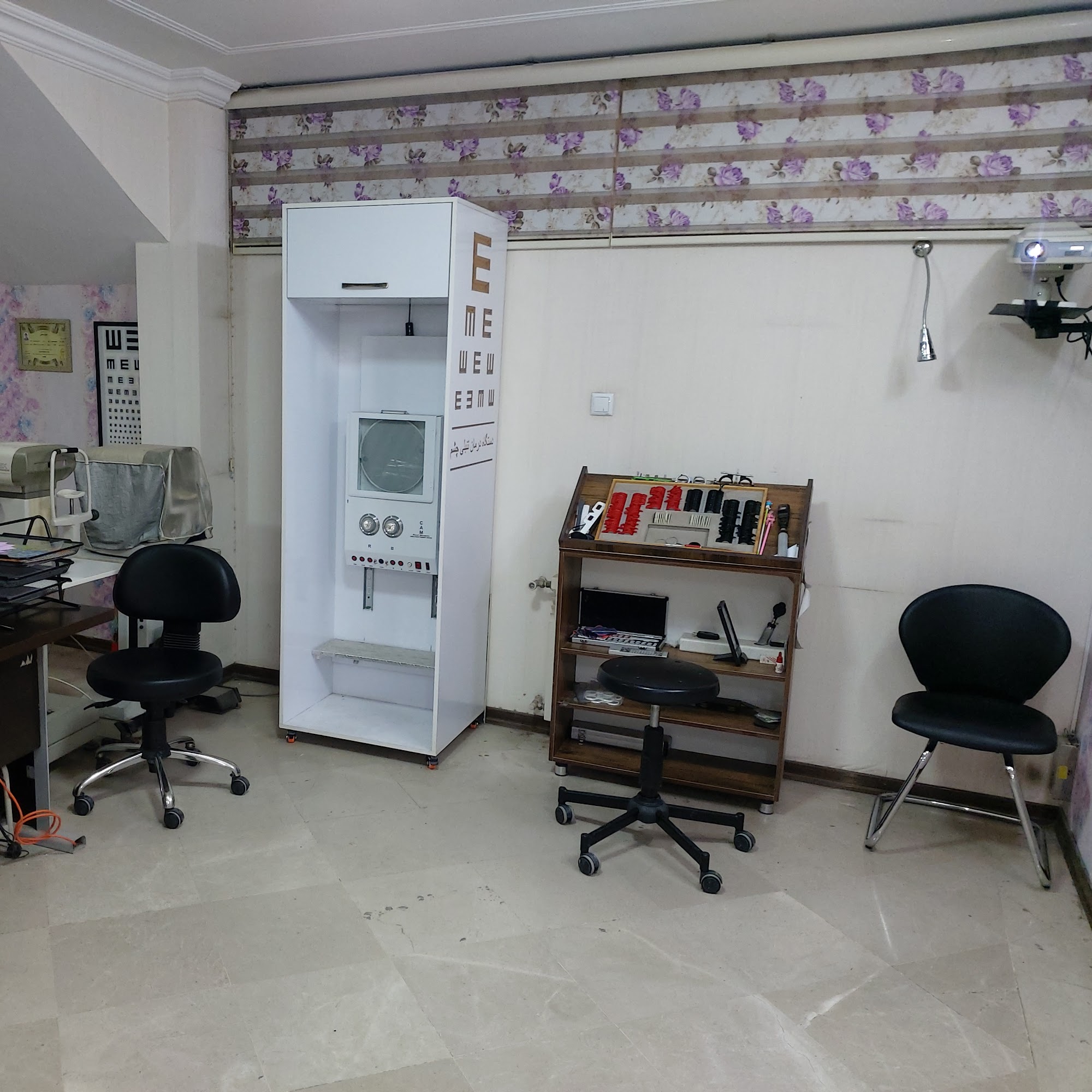 مرکزجراحی چشم ولیزیک اذین