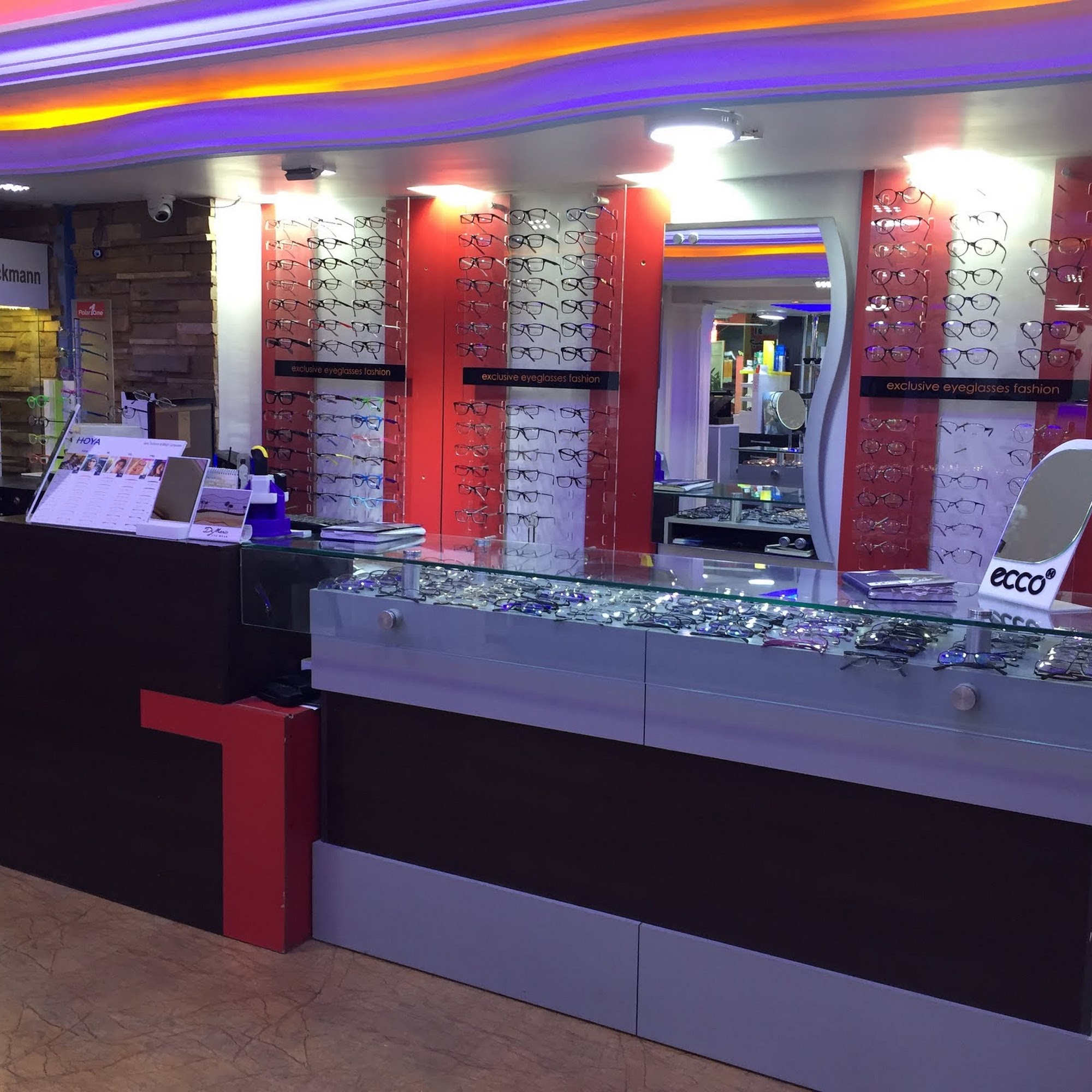 Jomhuri Optics دکتر سارا سرداری دکتری تخصصی اپتومتری