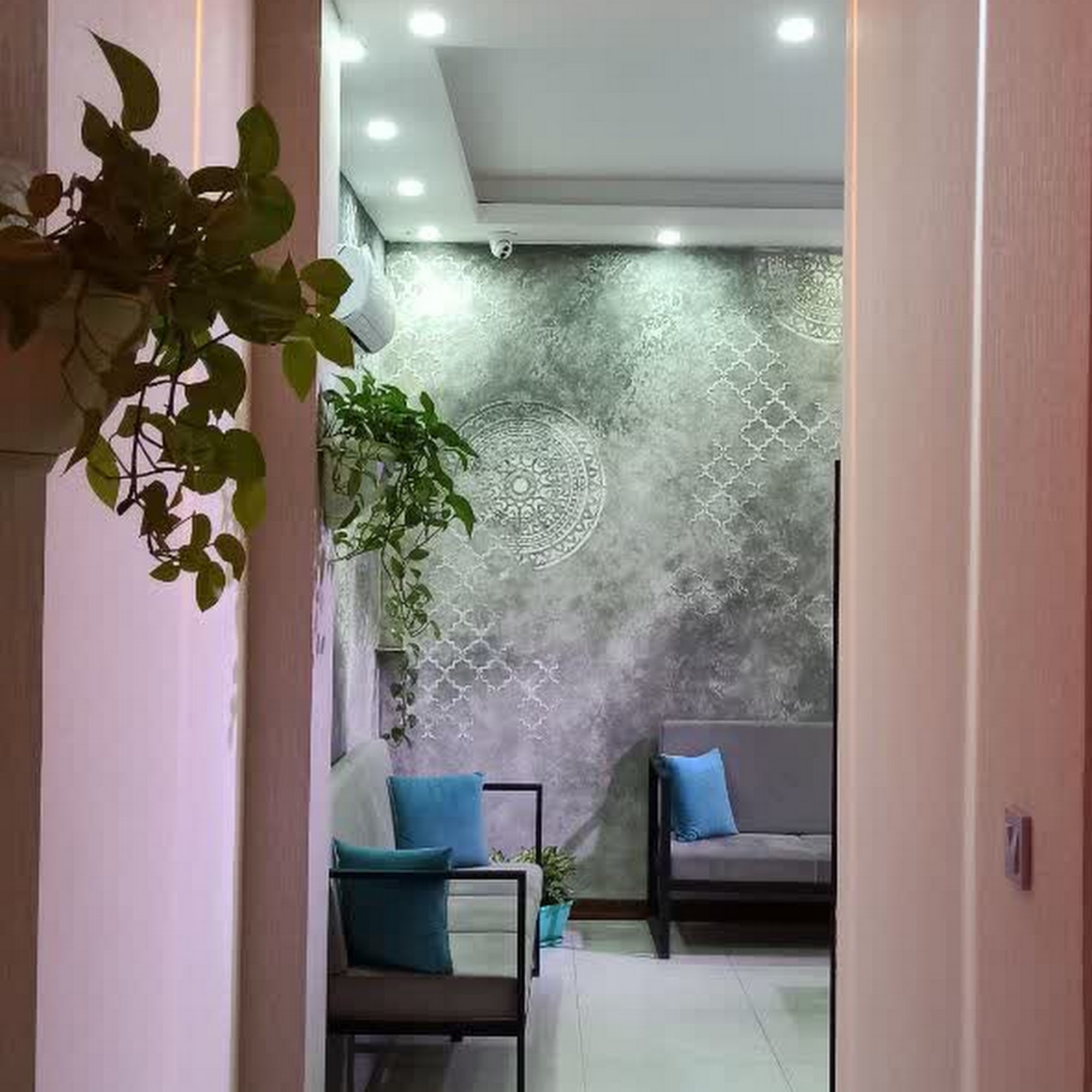 کلینیک زیبایی و لیزر روژان (دکتر دانش)