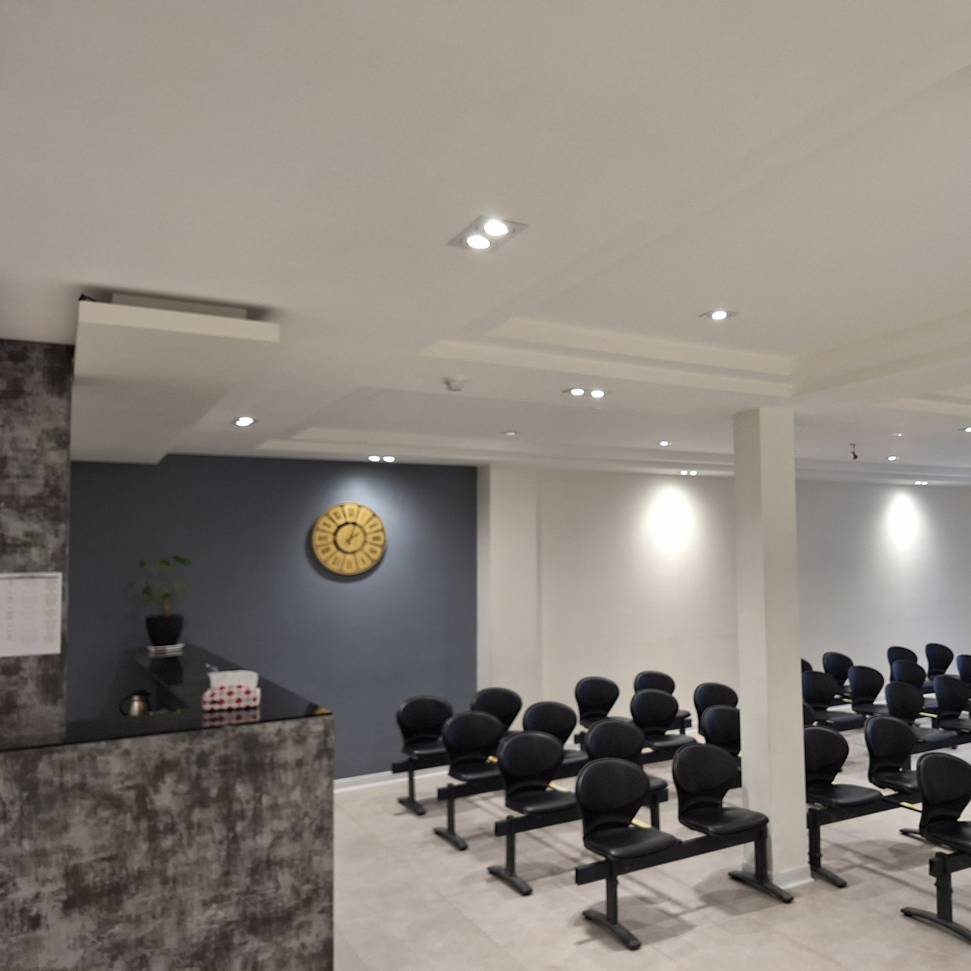 Mohammad Hashem Naseri doctor's office ophthalmologist