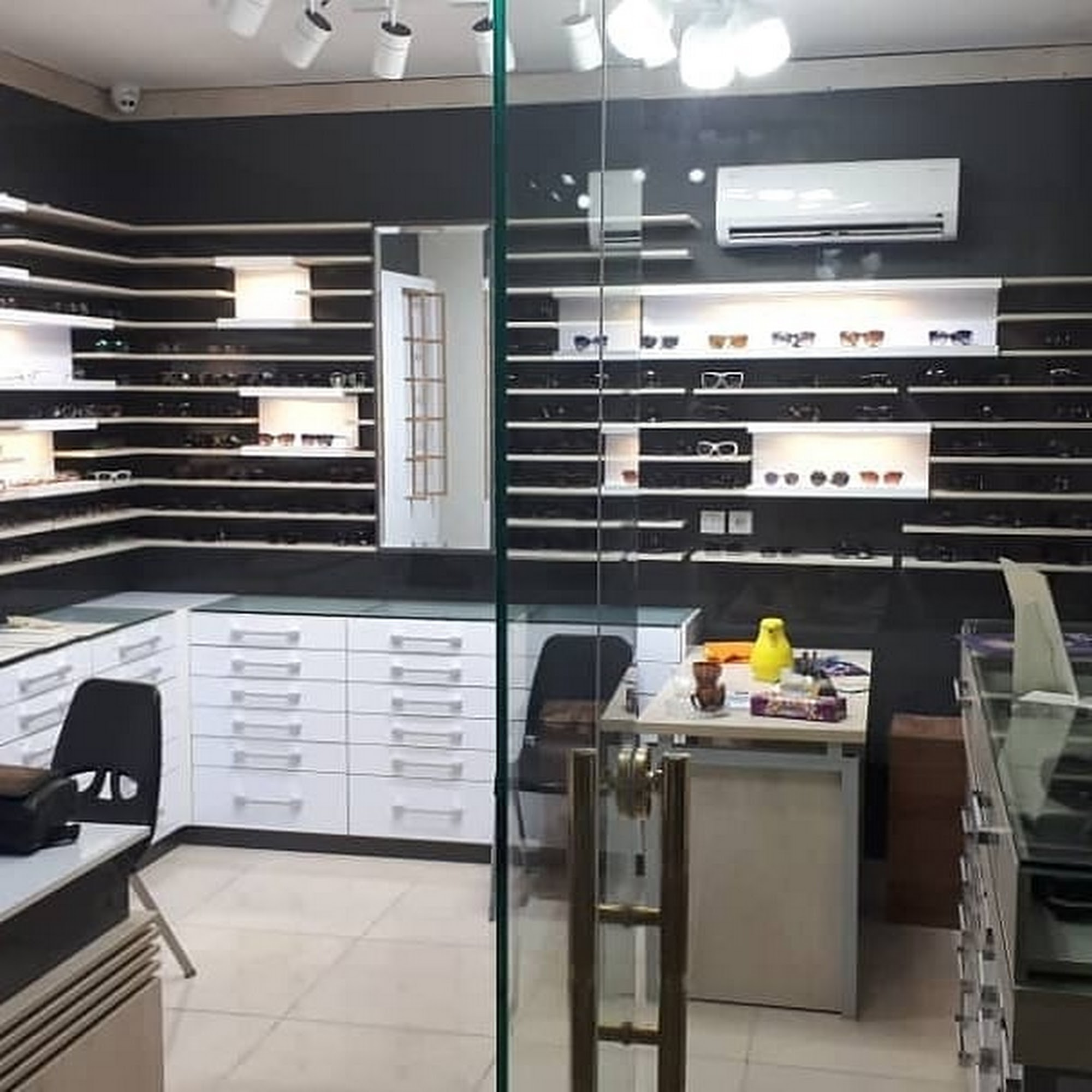 بینایی سنجی و عینک طبی کمیل