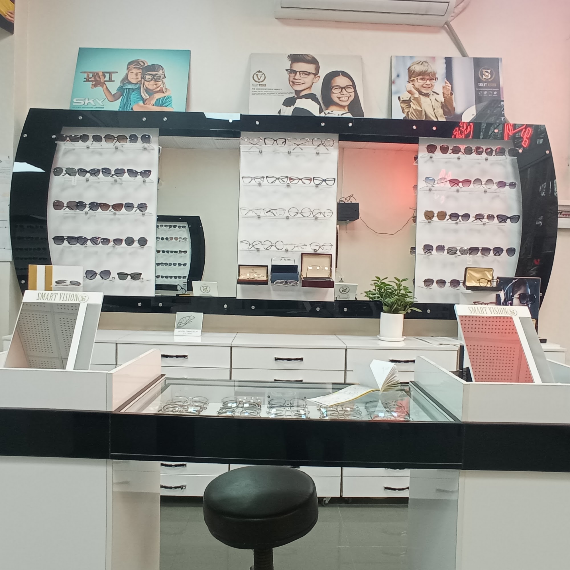 عینک فروشی و چشم پزشکی بینا