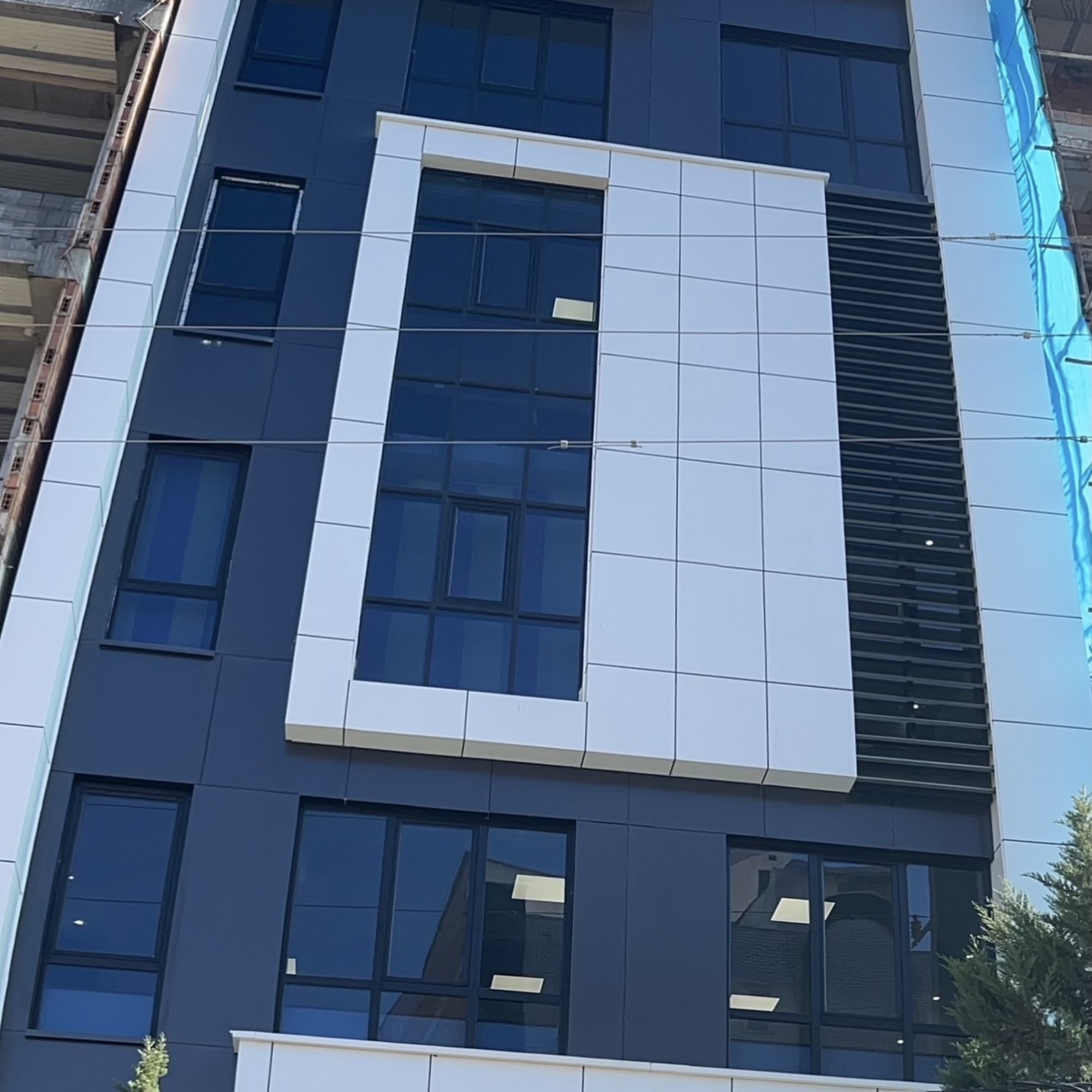 کلینیک پوست مو زیبایی دکتر بابک سلطانی