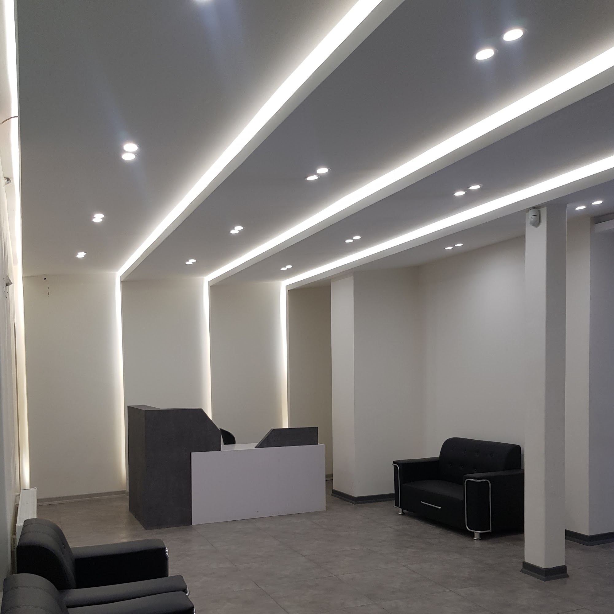 ساختمان کلینیک زیبایی پوست و کاشت مو مرداویچ
